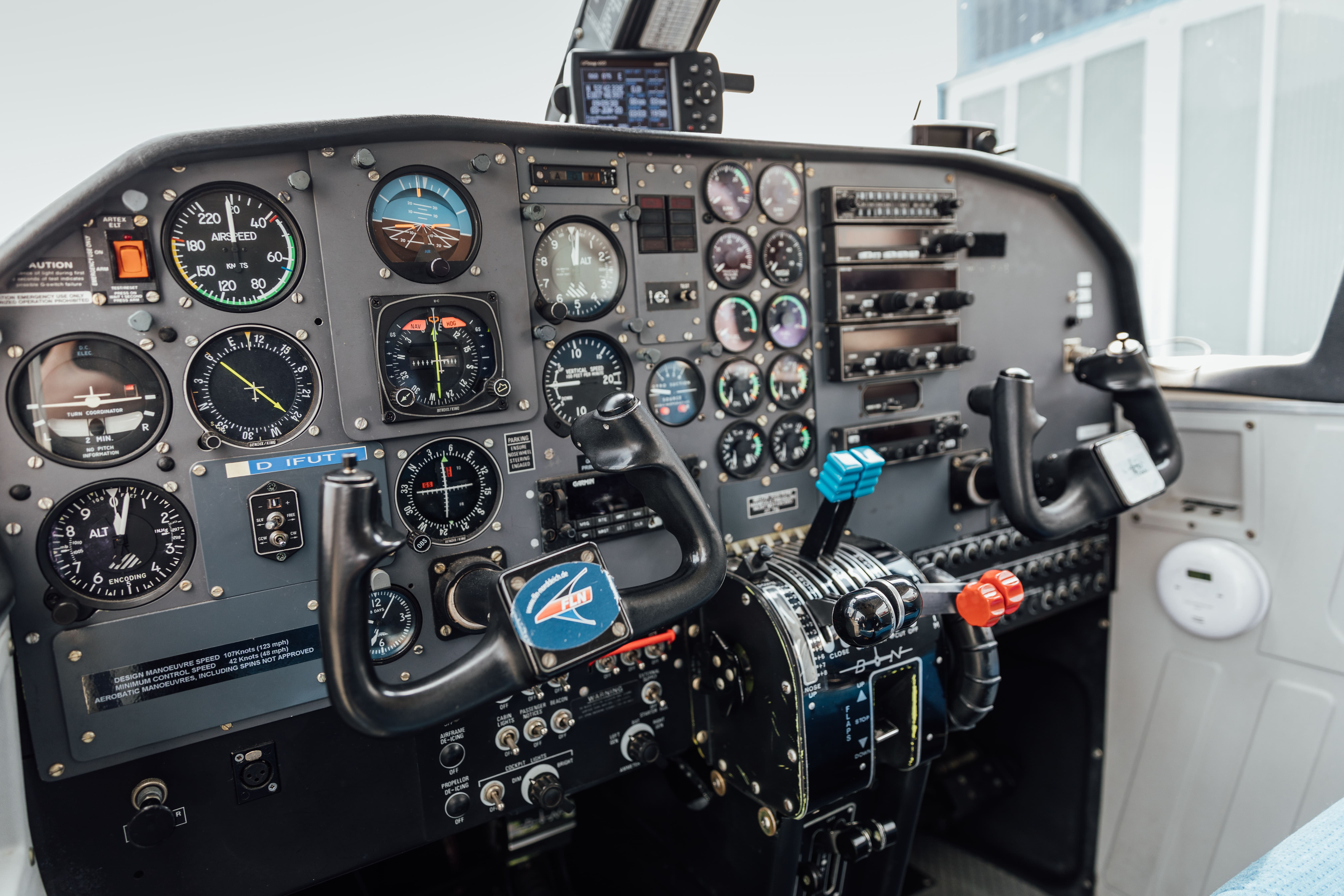 Cockpit des Inselfliegers